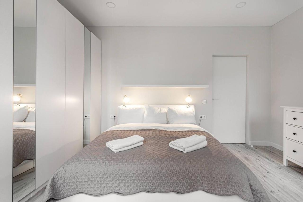 Happy Inn Vip, Self Check-In-24X7, A-C, Parking-In-The-Underground-Garage VNO Exterior foto