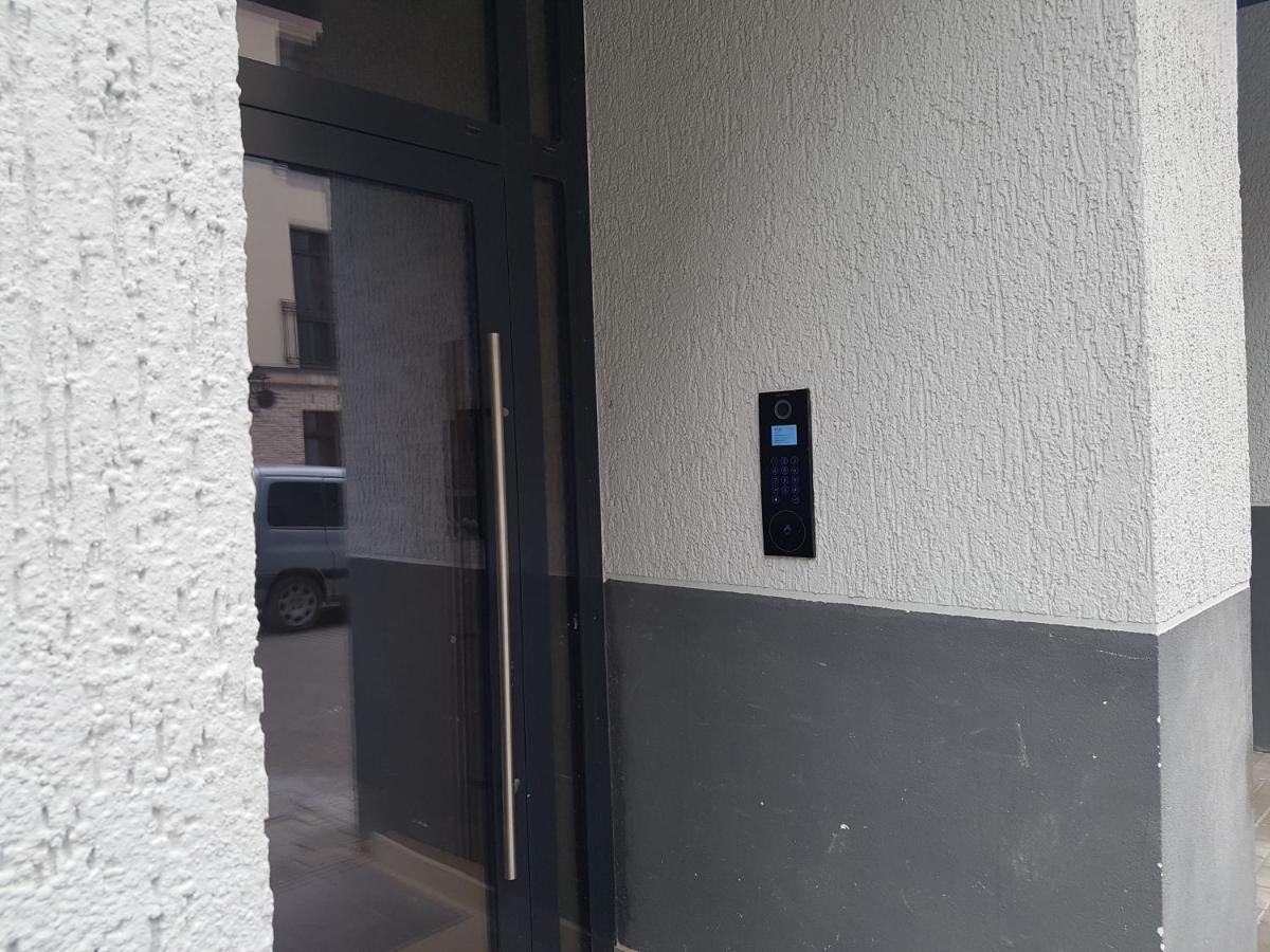 Happy Inn Vip, Self Check-In-24X7, A-C, Parking-In-The-Underground-Garage VNO Exterior foto